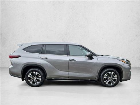 Certified 2026 Toyota Highlander XLE AWD/4WD image 4