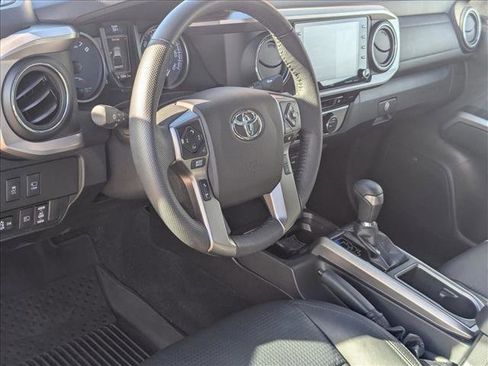 Used 2022 Toyota Tacoma Limited image 9