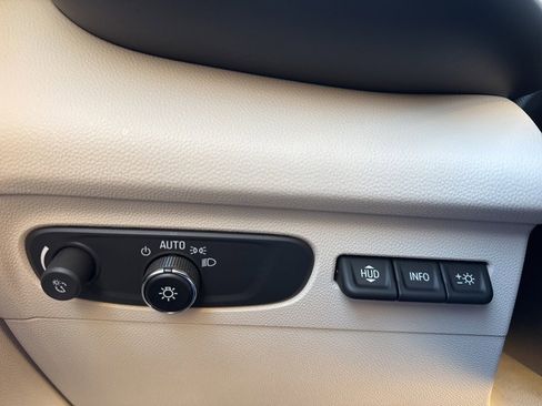 Used 2023 Buick Envision Avenir image 13