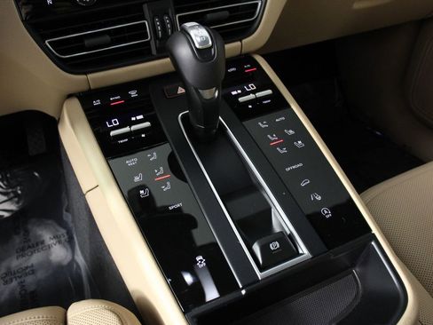 Certified 2026 Porsche Macan image 18