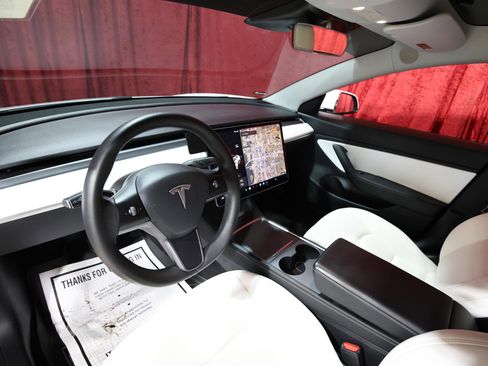 Used 2021 Tesla Model 3 Standard Range Plus image 12