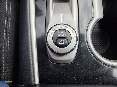 Used 2017 Nissan Pathfinder SV image 8