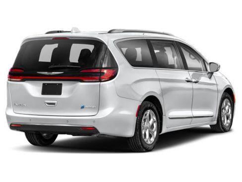 Certified 2023 Chrysler Pacifica Pinnacle FWD image 2