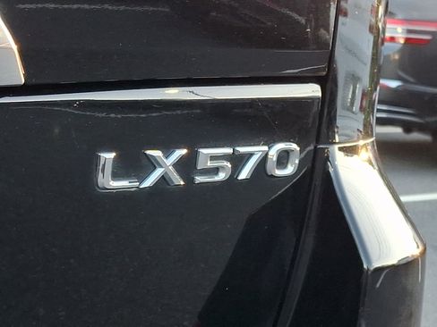 Used 2017 Lexus LX 570 4WD w/ Luxury Package image 32