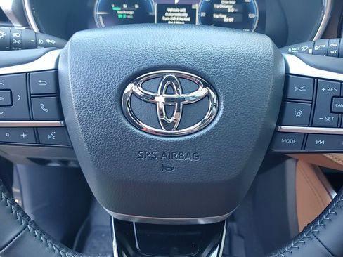 New 2026 Toyota Highlander Platinum image 15