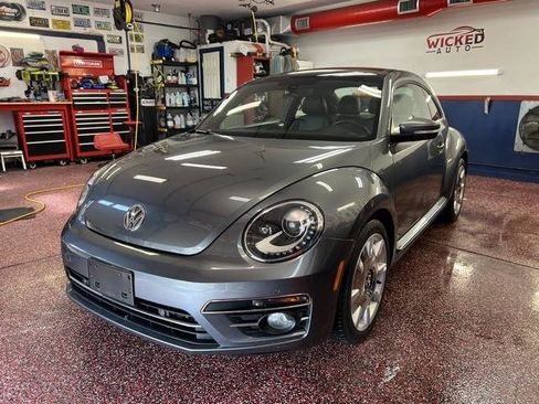 Used 2018 Volkswagen Beetle 2.0T SE FWD image 1