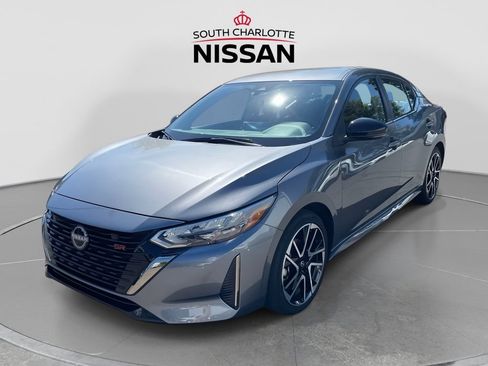 Used 2025 Nissan Sentra SR FWD image 3