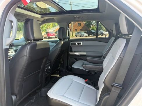 Used 2021 Ford Explorer XLT w/ Equipment Group 202A AWD/4WD image 21