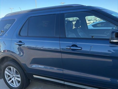 Used 2018 Ford Explorer XLT w/ Equipment Group 202A image 6