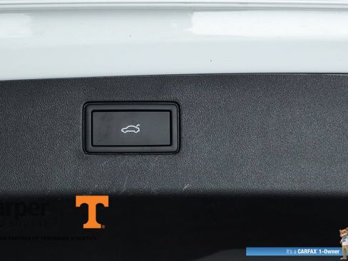 Used 2025 Volkswagen Tiguan SE w/ Panoramic Sunroof Package AWD/4WD image 30