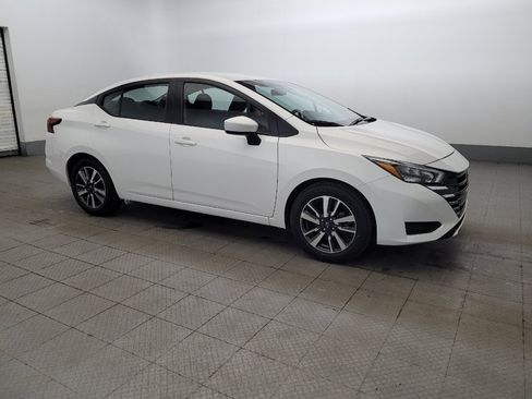 Used 2025 Nissan Versa SV FWD image 11