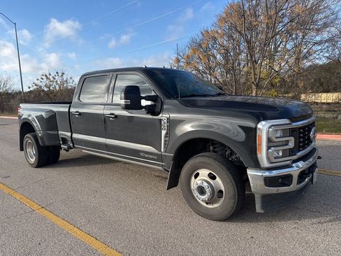 Used 2023 Ford F350 Lariat w/ Lariat Ultimate Package image 3