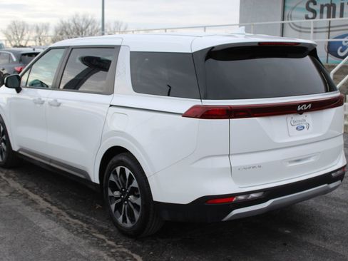 Used 2024 Kia Carnival EX image 5