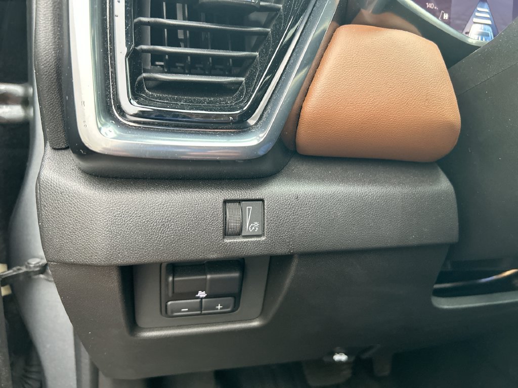 Used 2024 GMC Canyon AT4 w/ AT4 Premium Package AWD/4WD image 18