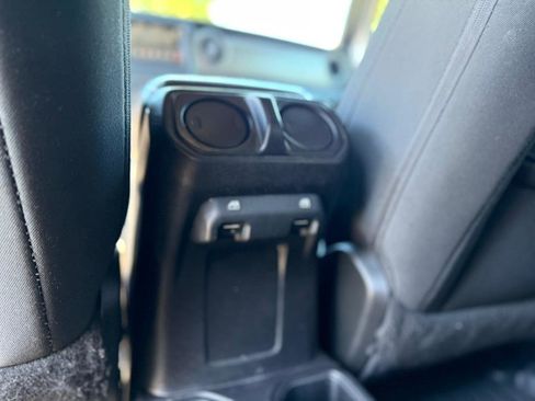 Used 2018 Jeep Wrangler Unlimited Sport S image 37