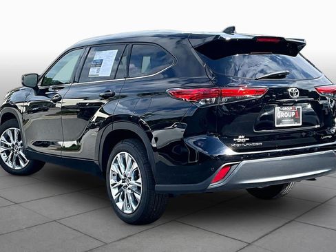 Used 2020 Toyota Highlander Limited FWD image 11