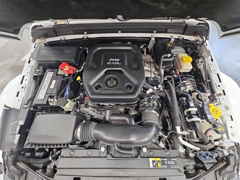 Used 2020 Jeep Wrangler Unlimited Sahara image 28