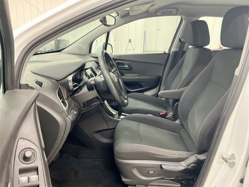 Used 2019 Chevrolet Trax LS image 19