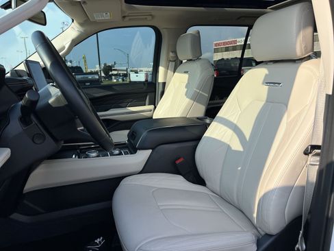 Used 2024 Ford Expedition Platinum AWD/4WD image 21