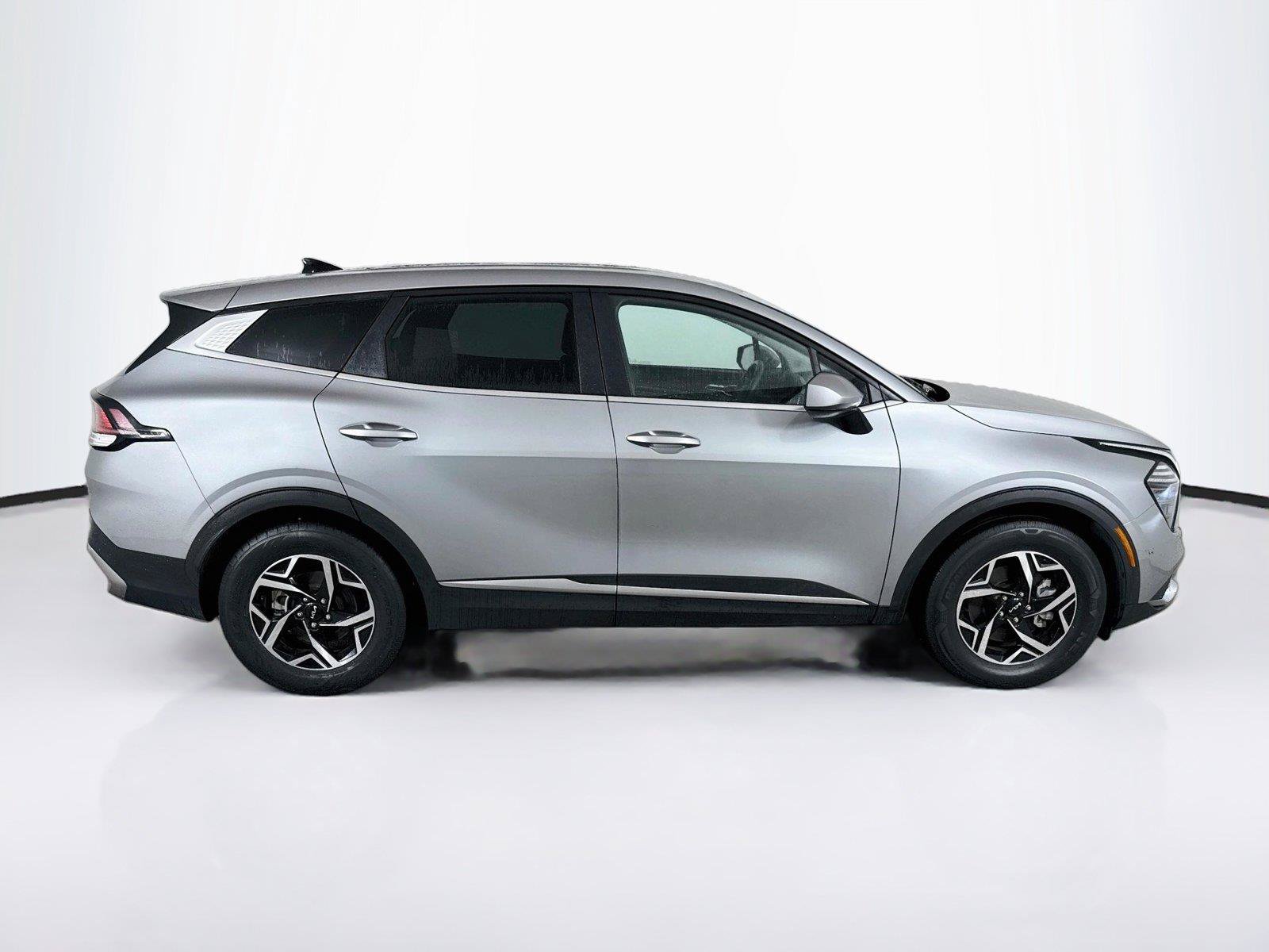 Used 2024 Kia Sportage LX FWD image 7