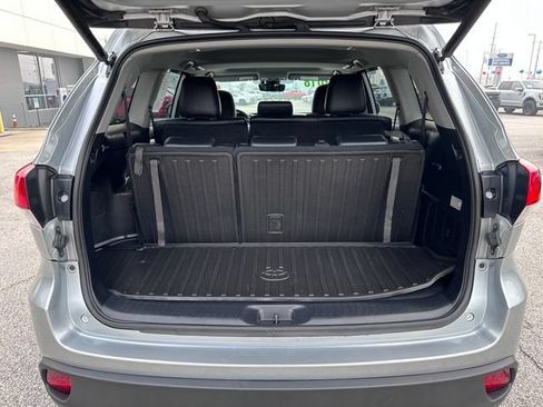 Used 2018 Toyota Highlander XLE AWD/4WD image 7