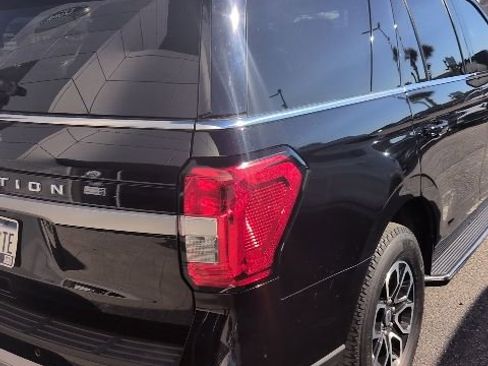 Used 2022 Ford Expedition XLT image 5