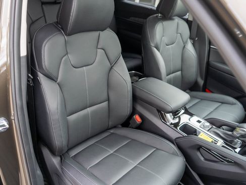 Used 2025 Kia Telluride EX image 9