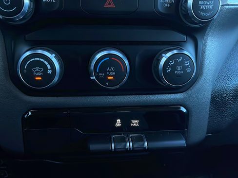 Used 2019 RAM 1500 Big Horn AWD/4WD image 17