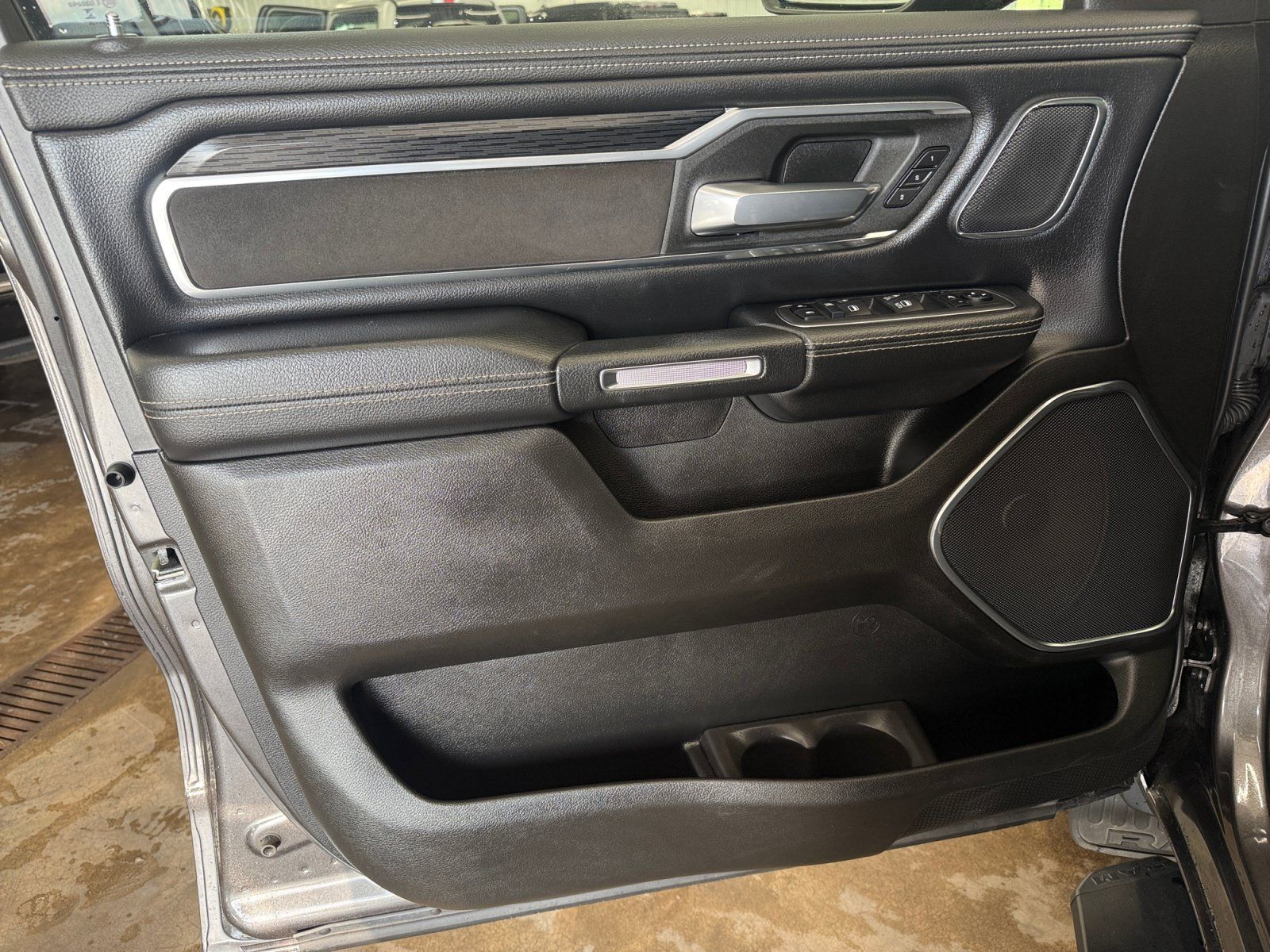 Used 2024 RAM 1500 Laramie AWD/4WD image 25