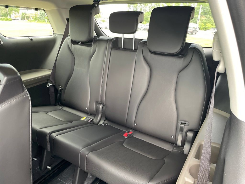 New 2027 Kia Carnival EX FWD image 13