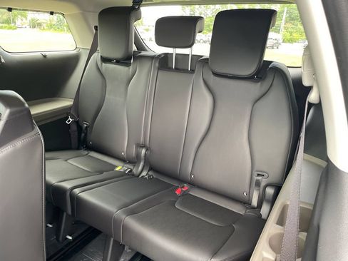 New 2027 Kia Carnival EX FWD image 13