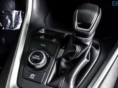 Used 2024 Toyota RAV4 XLE Premium image 28