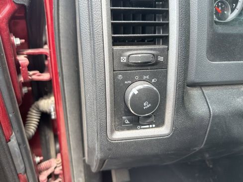 Used 2015 RAM 1500 Express RWD image 8