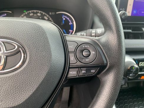 Used 2025 Toyota RAV4 XLE AWD/4WD image 28