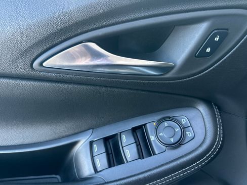 Used 2024 Buick Encore GX Sport Touring image 11