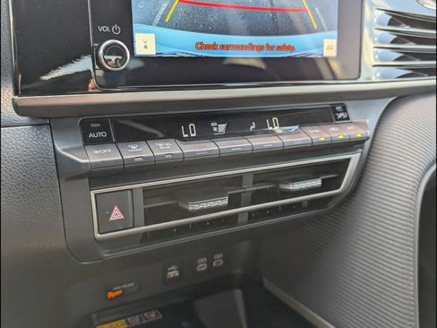 Used 2025 Toyota Camry SE FWD image 15