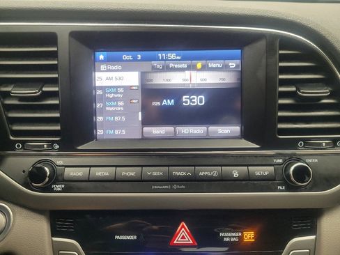 Used 2017 Hyundai Elantra Limited image 25