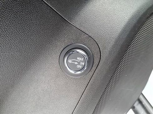 Used 2023 GMC Acadia SLE w/ Driver Convenience Package image 11