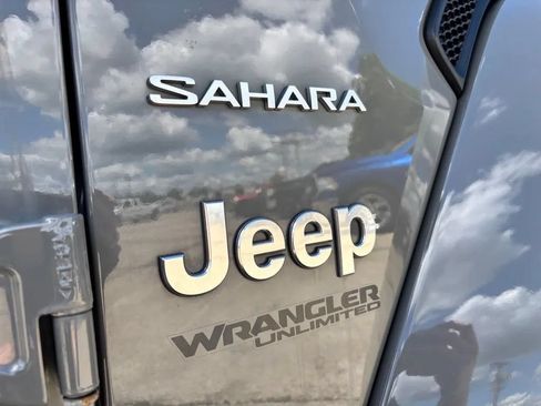 Used 2021 Jeep Wrangler Unlimited Sahara w/ Uconnect 4C Nav & Sound Group AWD/4WD image 9
