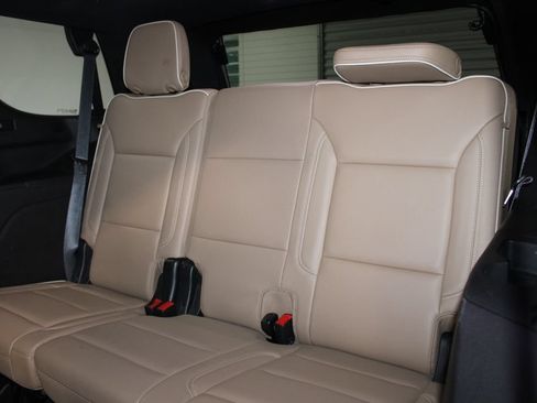 Used 2021 Chevrolet Tahoe Premier w/ Premium Package AWD/4WD image 24