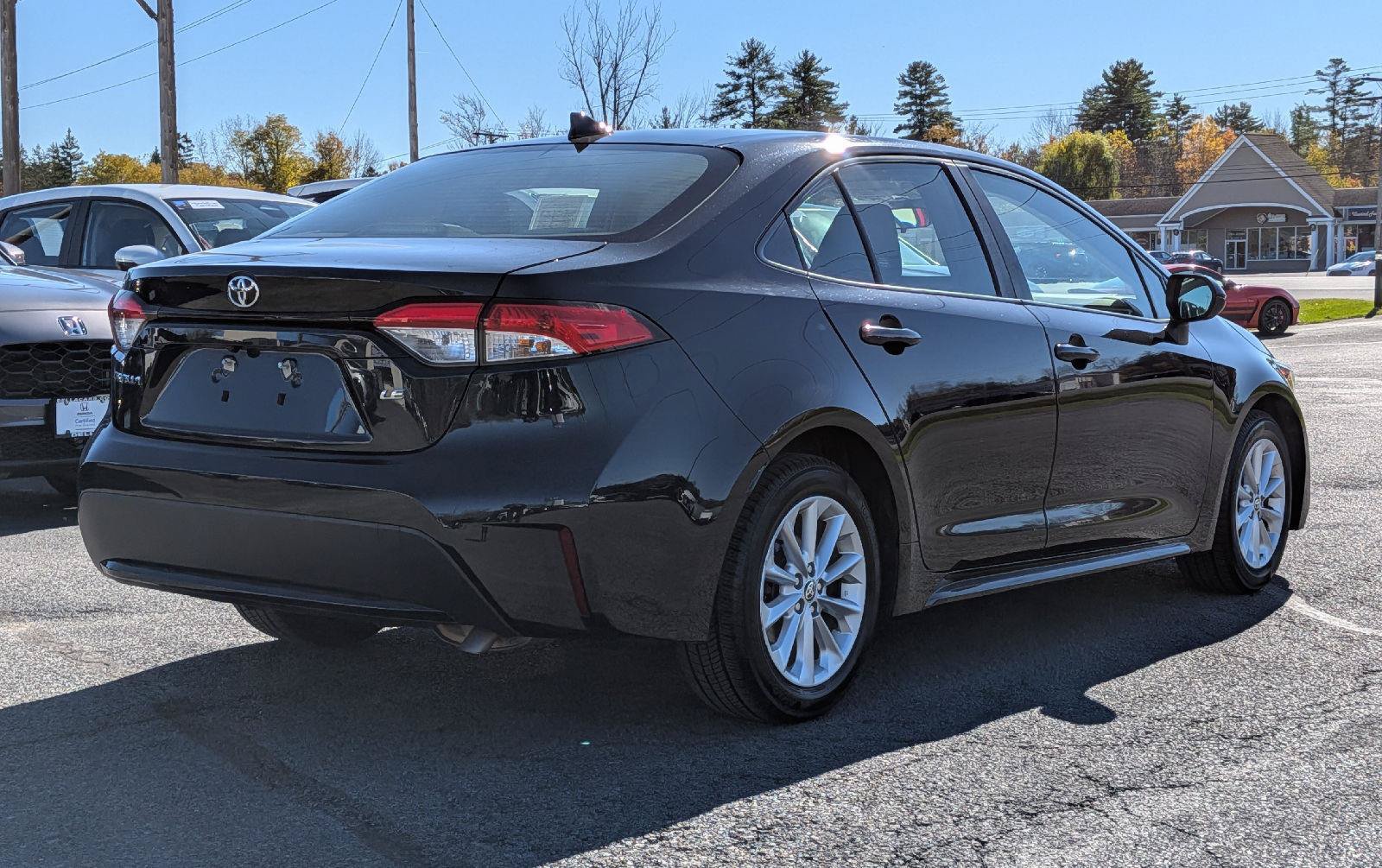 Used 2021 Toyota Corolla LE w/ LE Convenience Package FWD image 7