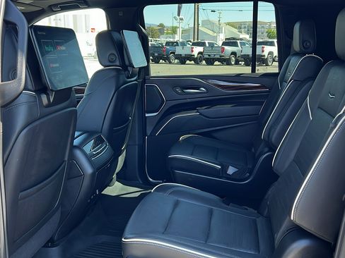 Used 2024 Cadillac Escalade ESV Premium Luxury w/ Performance Package AWD/4WD image 17