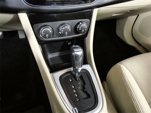 Used 2013 Chrysler 200 Touring image 17