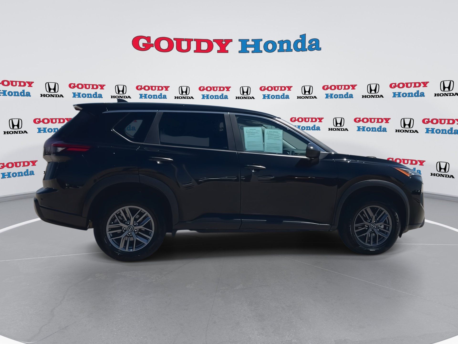 Used 2024 Nissan Rogue S AWD/4WD image 9