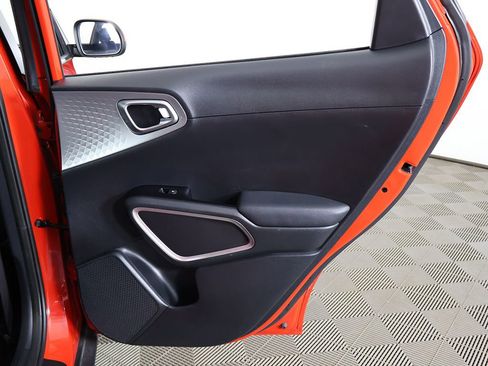 Used 2025 Kia Soul LX w/ LX Technology Package FWD image 24