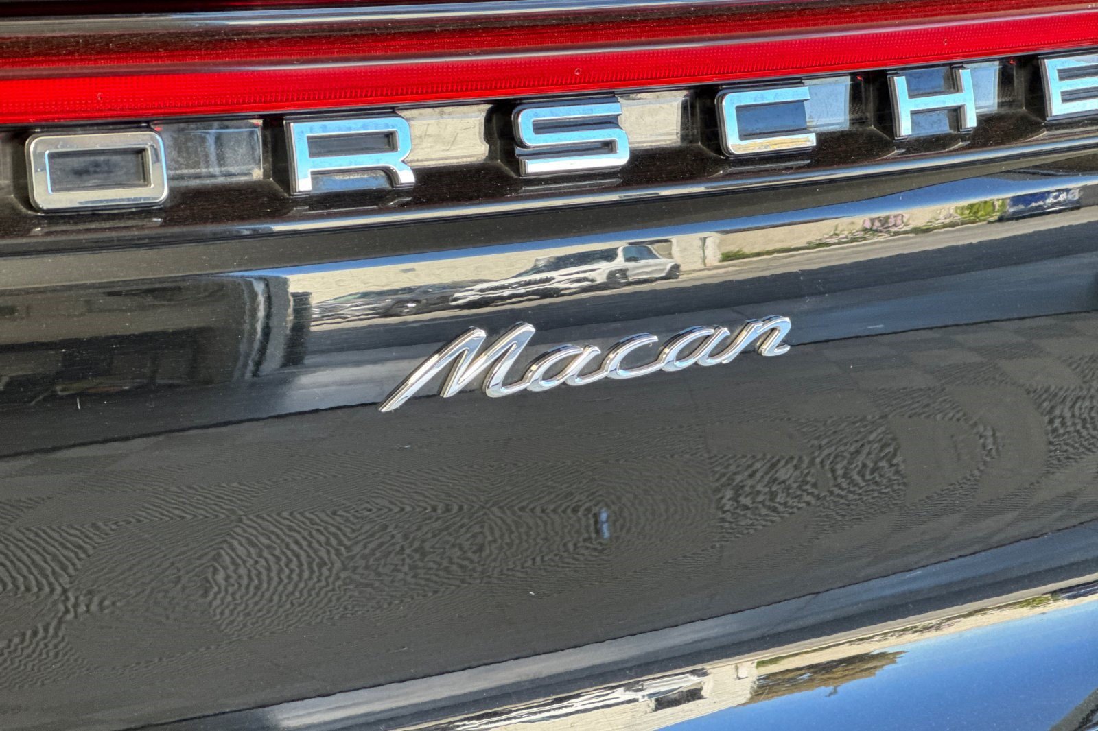 Used 2024 Porsche Macan AWD/4WD image 29