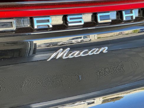 Used 2024 Porsche Macan AWD/4WD image 29