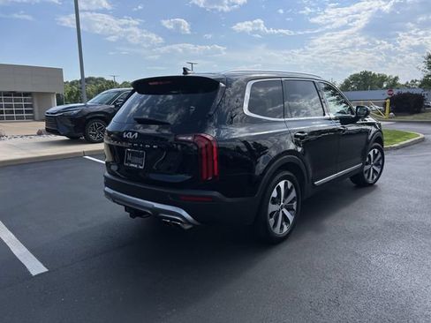 Used 2022 Kia Telluride EX w/ EX Premium Package FWD image 3