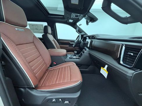 New 2026 GMC Sierra 1500 Denali Ultimate w/ LPO, Black Badging Package image 40