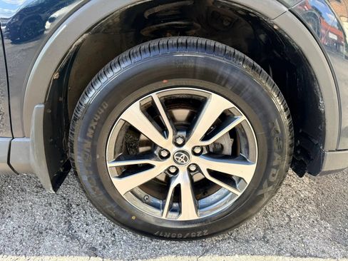 Used 2018 Toyota RAV4 XLE AWD/4WD image 10
